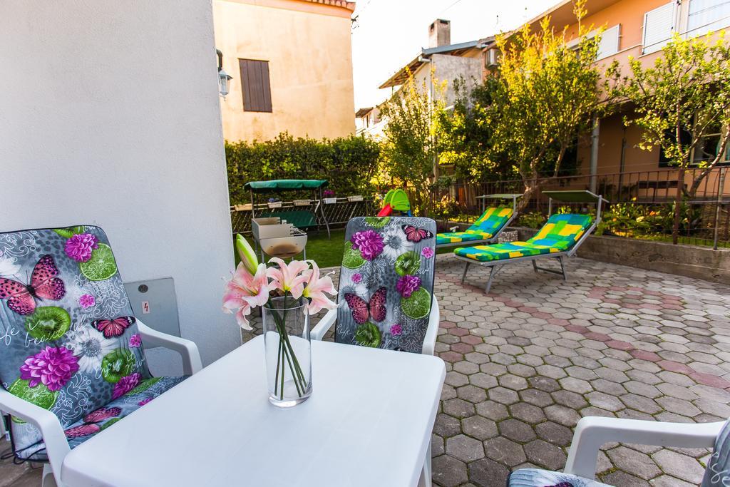 Апартаменты Apartman Nikolic 2 Каштела Экстерьер фото